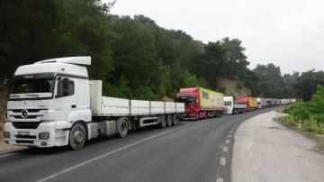 Arızalanan tır nedeniyle Çanakkale-İzmir yolu trafiğe kapandı