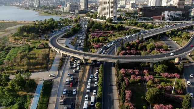 İzmir’in trafiği yine gündemde: Sabah, akşam bitmeyen çile