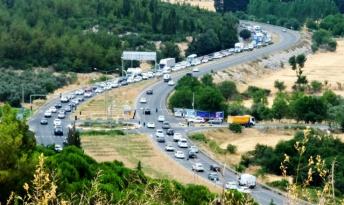 Araç kuyruğunun bir ucu Aydın’da, bir ucu Muğla’da