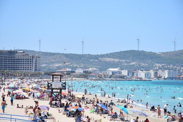 ÇEŞME’DE HAFTA SONU YOĞUNLUĞU