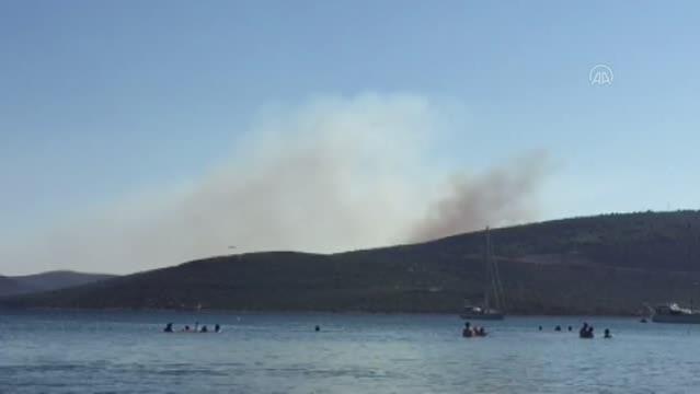 Urla’da makilik alanda yangın