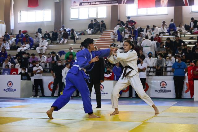 Denizli’de 5. Cumhuriyet Judo Kupası müsabakaları yapıldı