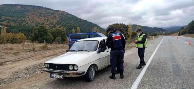 Emet ve Hisarcık jandarmasından ortaklaşa asayiş ve trafik uygulaması