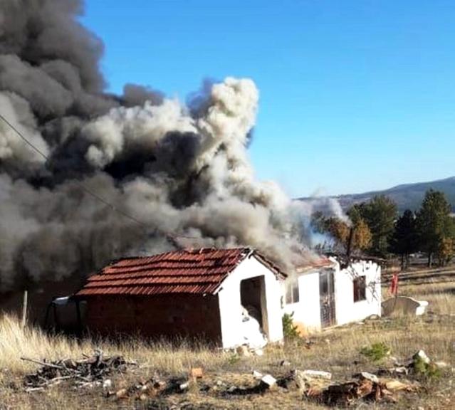 Emet’te buğday deposunda yangın