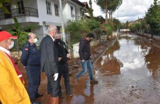 Marmaris cadde ve sokakları 200 kamyon balçıktan temizlendi