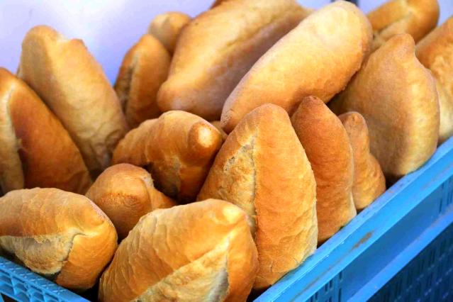 Selçuk’ta buğdaylar ekmeğe dönüştü, ücretsiz vatandaşlara ulaştırılıyor