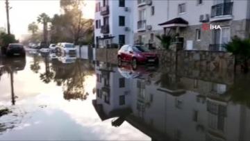 Köyceğiz Gölü’nden taşan sular geriye çekilmeye başladı