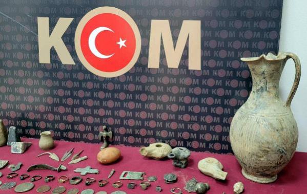 İzmir’de tarihi eser operasyonu: 2 gözaltı