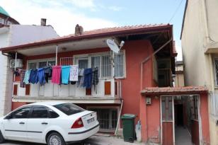 Girdiği evde yemek yiyen ve banyo yapan hırsız not bırakıp kaçtı