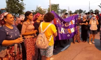 Jandarma önünde toplanıp Buket’in de bulunmasını istediler