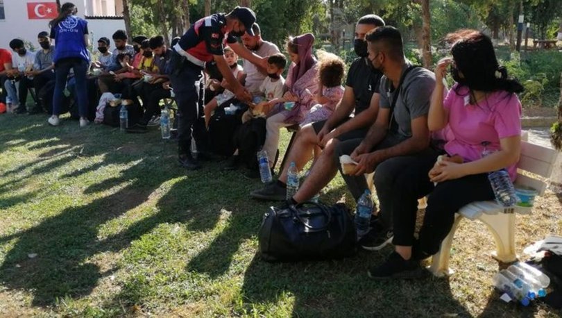 İzmir’de yasa dışı geçişe hazırlanan 855 düzensiz göçmen yakalandı