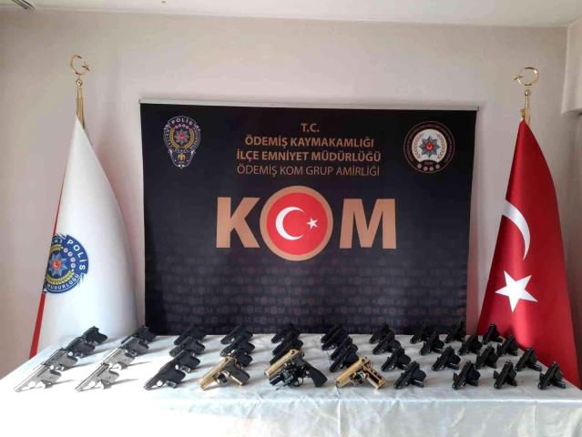 İzmir’de nefes kesen ruhsatsız silah operasyonu: 2 gözaltı