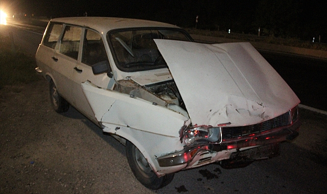 Manisa’da otomobilin cipe çarpması sonucu 2 kişi yaralandı