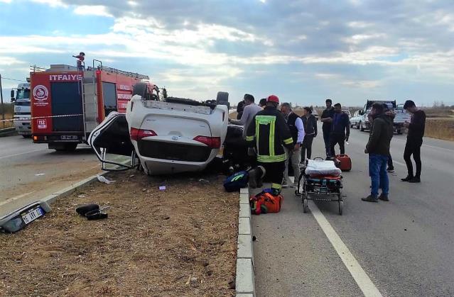 Kamyonete çarpmamak için manevra yapan araç takla attı: 2 yaralı