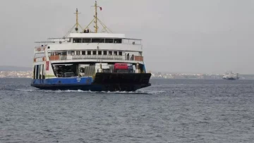 Gökçeada ve Bozcaada’ya 2 gün feribot seferlerine fırtına engeli