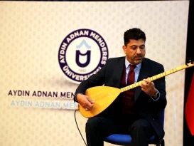 ADÜ Rektörü Prof. Dr. Aldemir, engelsiz dans gösterisinde bağlama çaldı