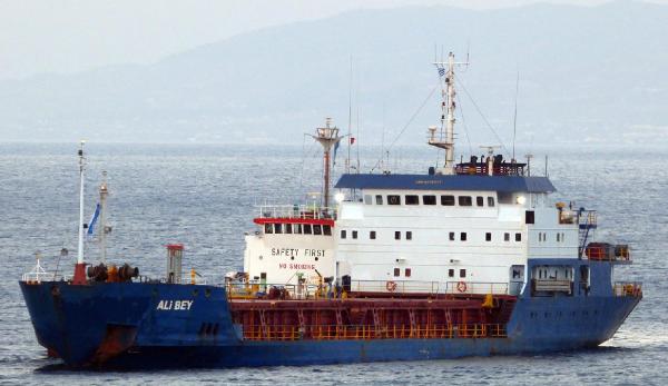 Antalya açıklarında ticari gemi battı; 5 personel kurtarıldı, 9’u aranıyor
