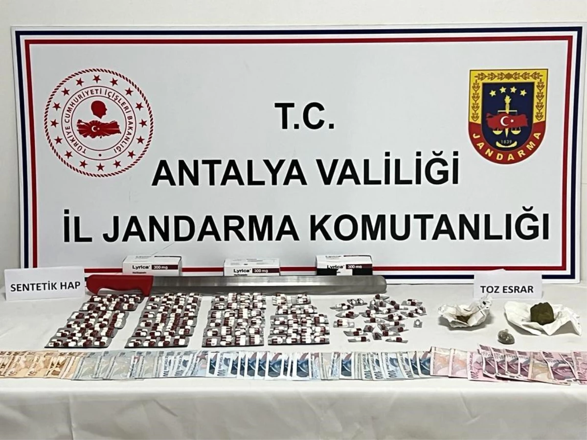 Antalya’da Uyuşturucu Operasyonu: Bin 30 Adet Sentetik Hap ve 150 Gram Esrar Ele Geçirildi