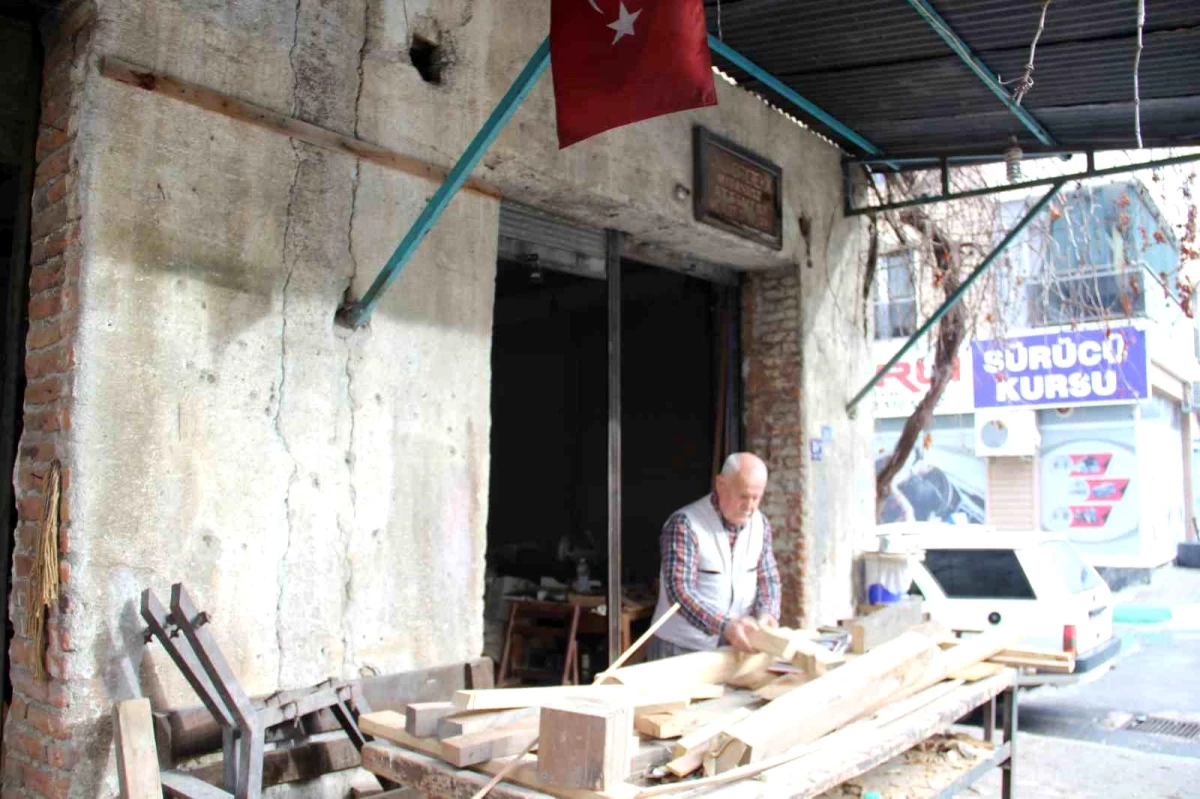 73 yaşındaki marangoz ustası yıllara meydan okuyor