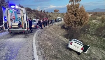 Manisa’da Otomobil Çarpışması: 1’i Çocuk 8 Kişi Yaralandı