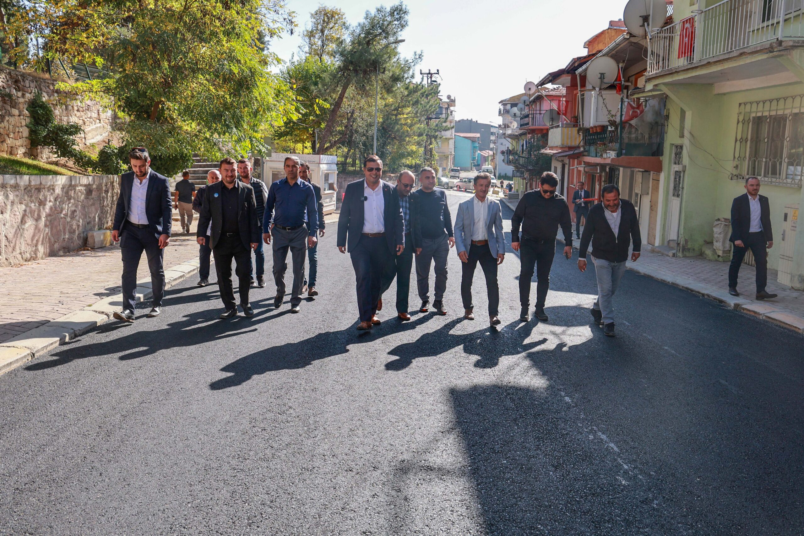 ŞEHİT FERİDUN ALABAŞ CADDESİ’NİN YOLU YENİLENDİ