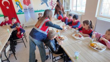 İzmir Vakıflar Bölge Müdürlüğü ve Celal Bayar Üniversitesi Öğrencilerinden Manisa’nın Kırsal Köylerine Ziyaret