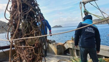 Bozburun’da hayalet ağlar denizden temizlendi