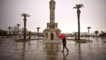 İzmir Büyükşehir ekipleri sağanak nedeniyle seferber oldu