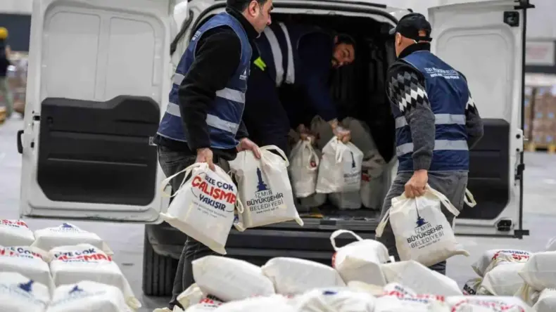 İzmir’de 24 bin haneye kahvaltı paketi dağıtımı başladı