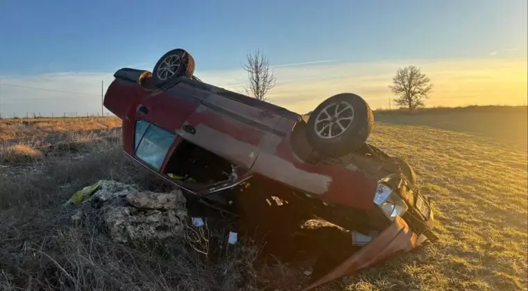 Uşak’ta Otomobil Devrildi: 2 Yaralı