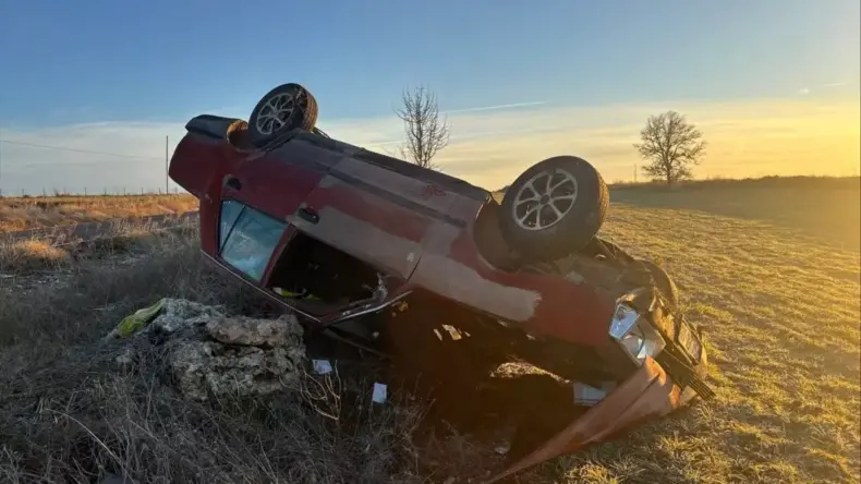 Uşak’ta Otomobil Devrildi: 2 Yaralı